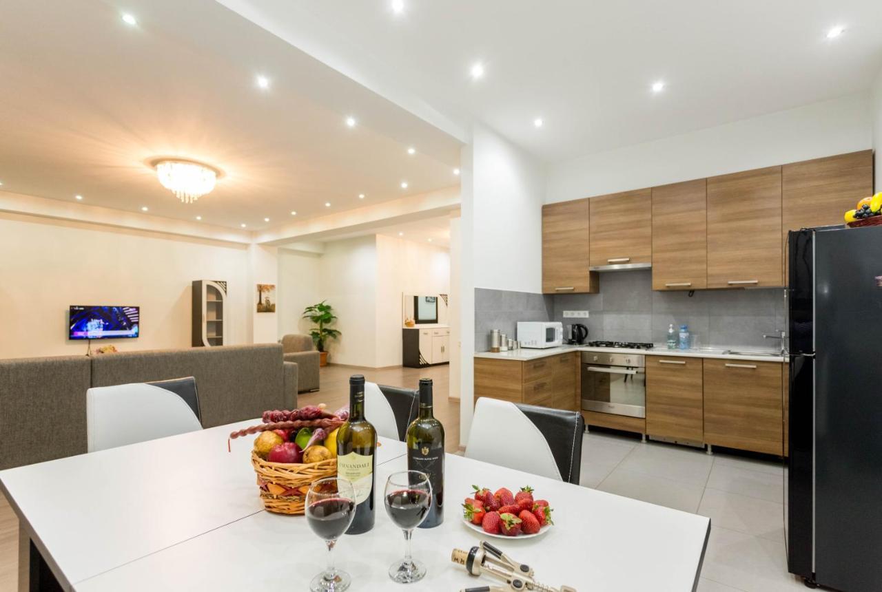 Serviced Apartment On Rustaveli Avenue 7 Тбилиси Экстерьер фото